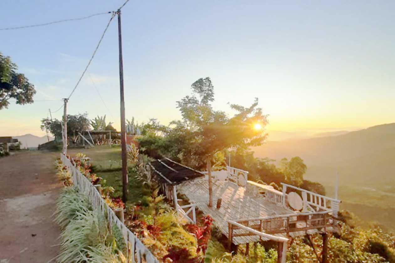 Bukit Porong Labuan Bajo Dikunjungi Hingga 1.450 Prang di 2023