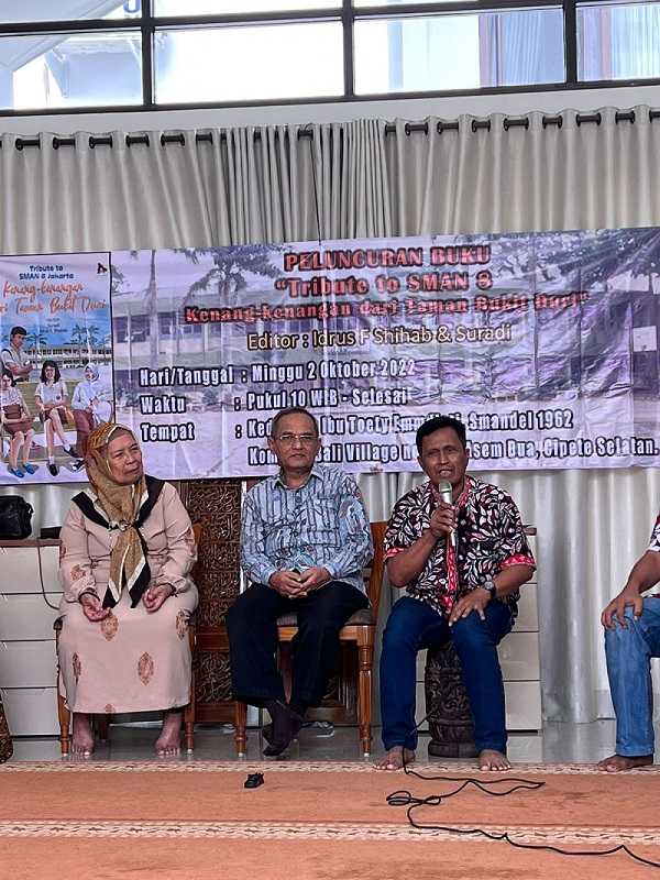 Buku Tribute to SMAN 8 Jakarta: Kenang-kenangan dari Taman Bukit Duri Diluncurkan