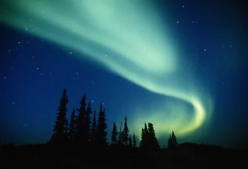 Bumi Dilanda Badai Matahari 'Ekstrem', Hadirkan Cahaya Aurora yang Spektakuler