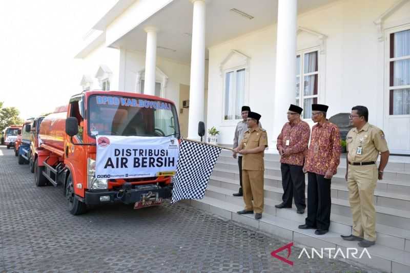 Bupati Boyolali Lepas 50 Tangki Bantuan Air Baznas ke Tiga Kecamatan