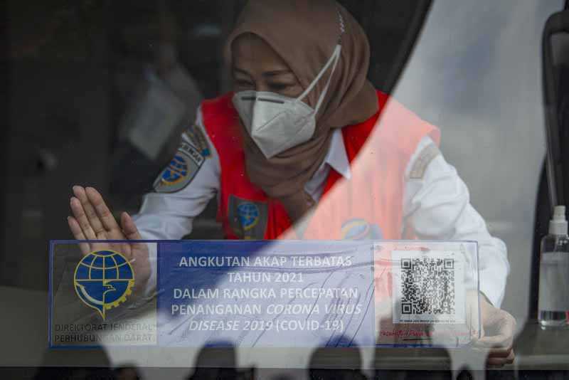 Bus Berstiker Solusi Kendalikan Angkutan