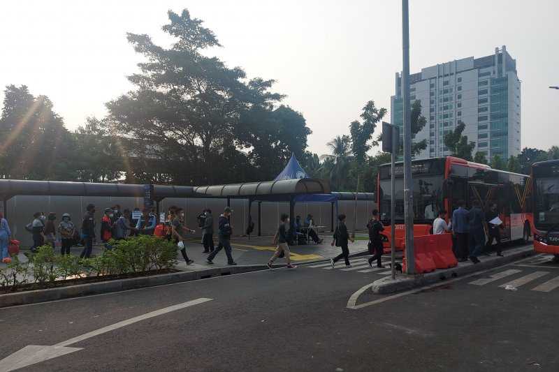 Bus Gratis di Stasiun Tanah Abang Diminati Warga di Akhir Pekan