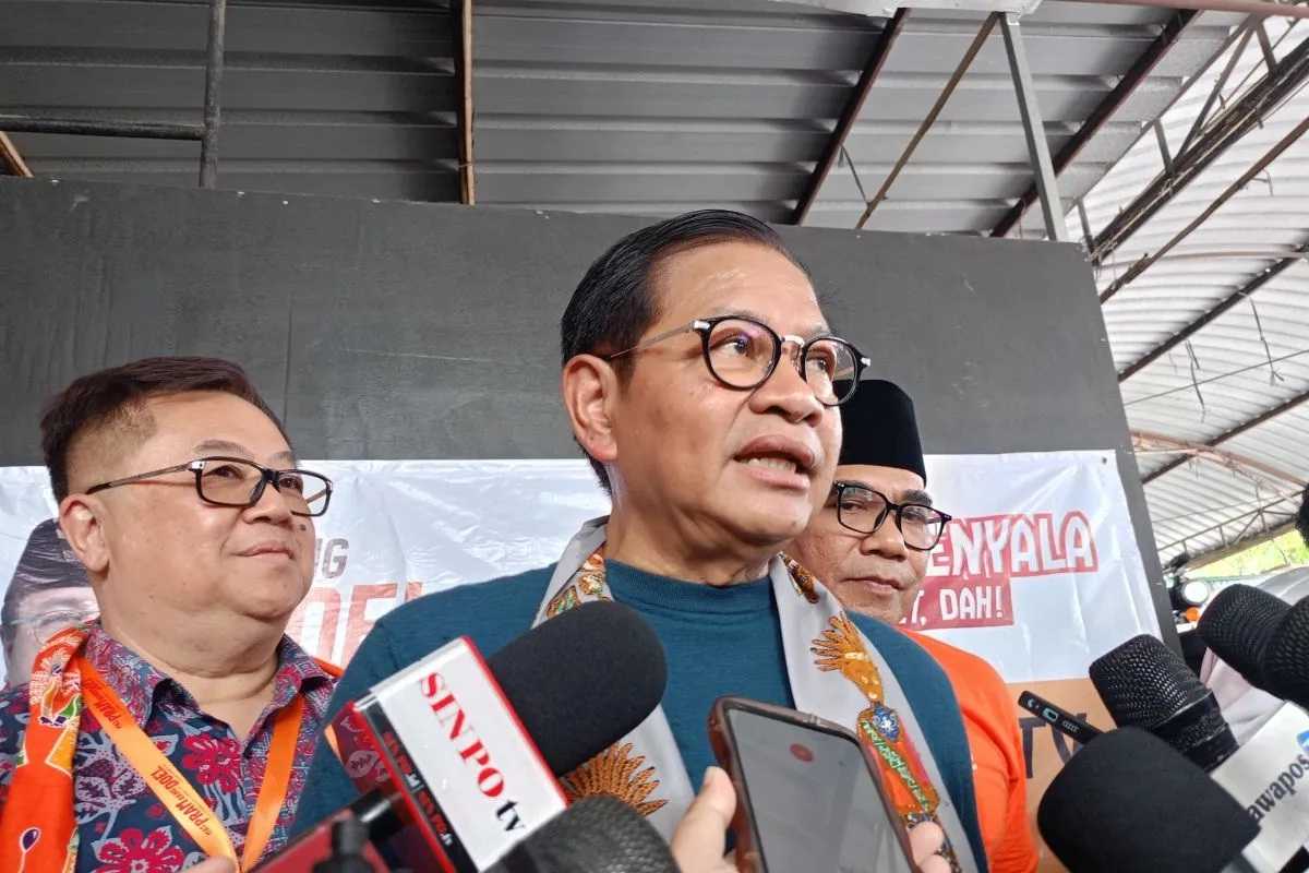 Cagub DKI Pramono Janji Naikkan Gaji Guru Honorer Setara UMR