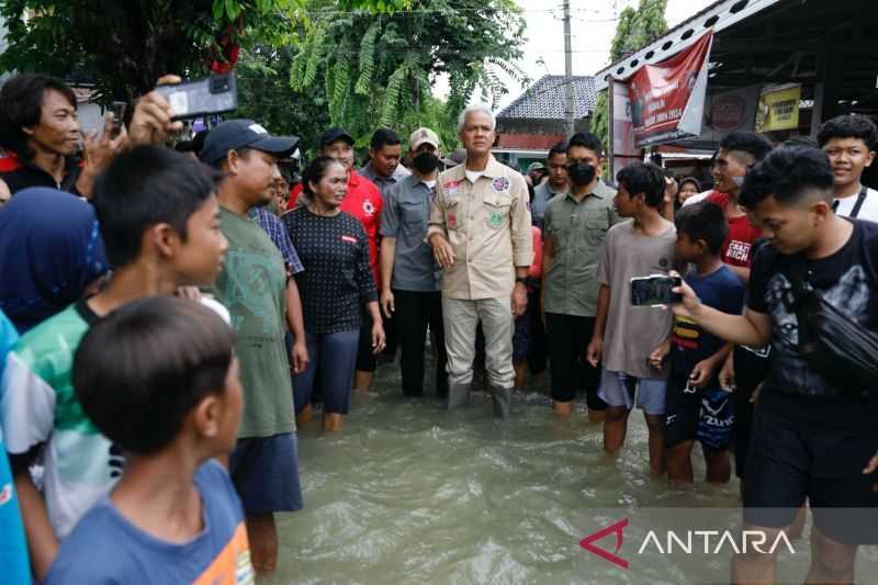 Capres Ganjar Pranowo Ajak Massa Heningkan Cipta untuk Korban Banjir Grobogan