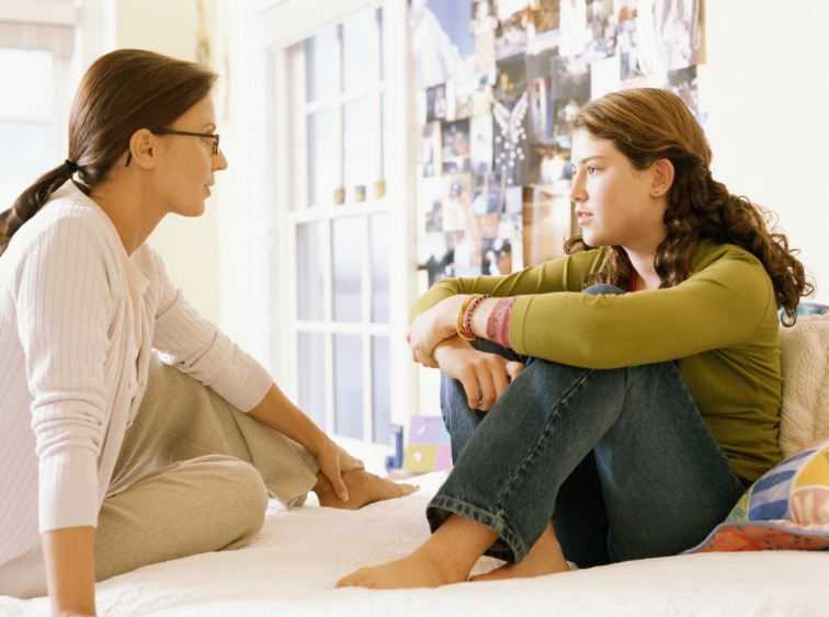 Cara Mendiskusikan Topik yang Menantang dengan Anak Remaja Kita
