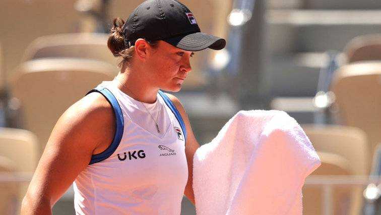 Cedera Pinggul, Barty Tetap Melaju ke Babak Kedua French Open