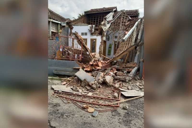 Cegah Jatuh Korban, BNPB: Warga Sukabumi dan Cianjur Diminta Tidak Masuki Bangunan Usai Gempa