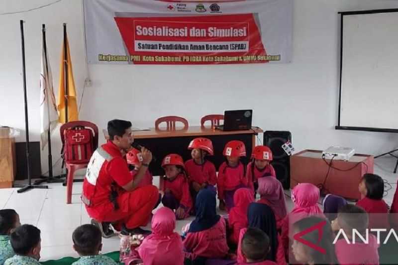 Cegah Jatuh Korban, PMI Sukabumi Edukasi Ratusan Pelajar PAUD tentang Mitigasi Bencana