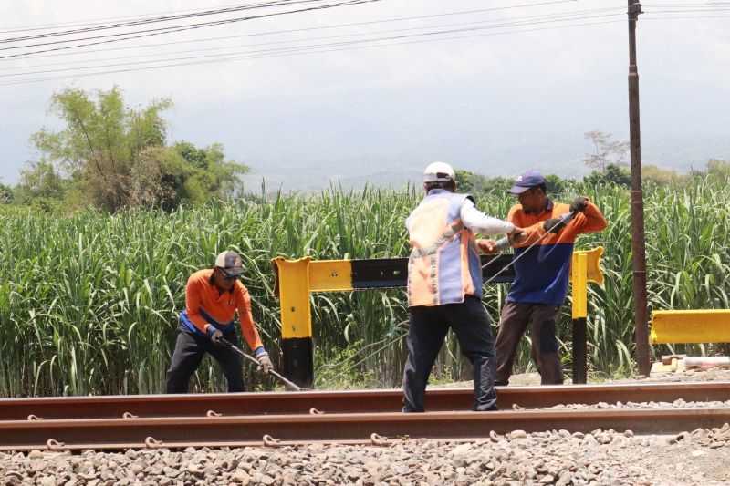 Cegah Kecelakaan, Daop 7 Madiun Tutup Pelintasan Liar di Wilayah Kediri