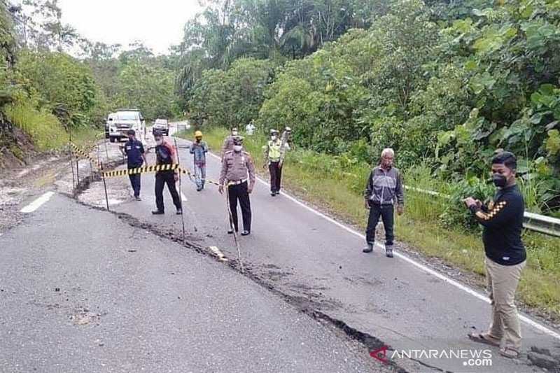 Cegah Kemacetan, Riau Percepat Perbaiki 3,3 Km Jalan Rusak Jelang Idul Fitri 2023
