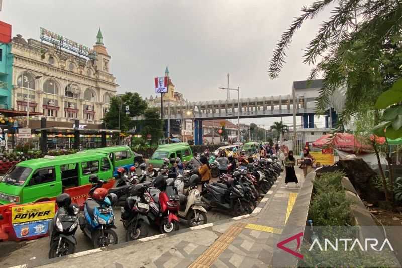 Cegah Kemacetan saat Liburan, Dishub Kota Bogor Awasi Parkir Liar di Depan Alun-alun