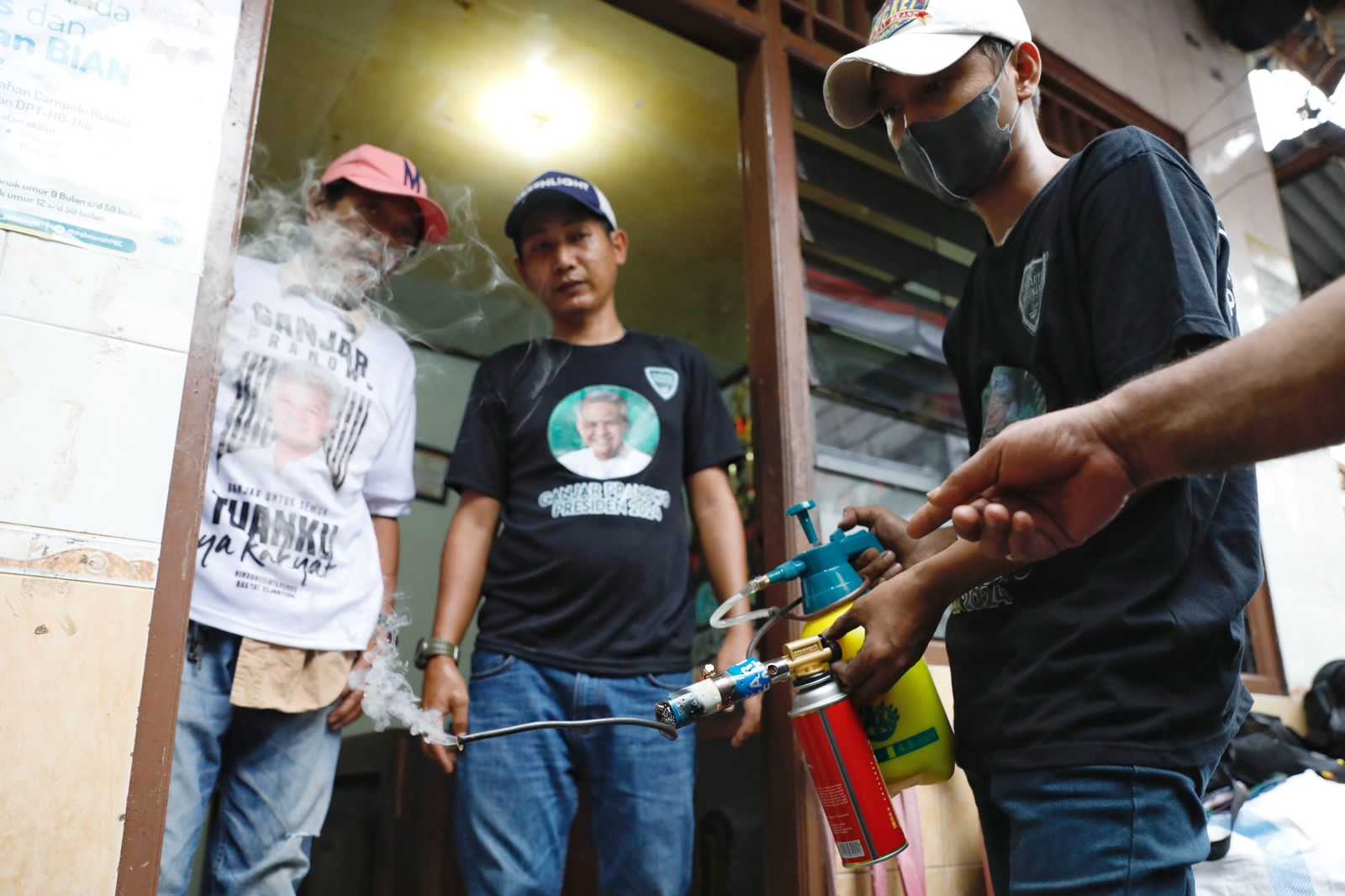 Cegah Penyebaran DBD, Kowarteg Ganjar Gelar Edukasi Pembuatan Alat Fogging di Kemanggisan Jakbar