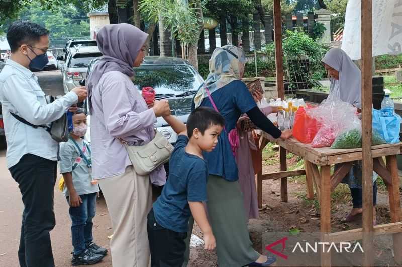 Cerita Pedagang Bunga di TPU Menteng Pulo Dapat Berkah Jelang Ramadhan