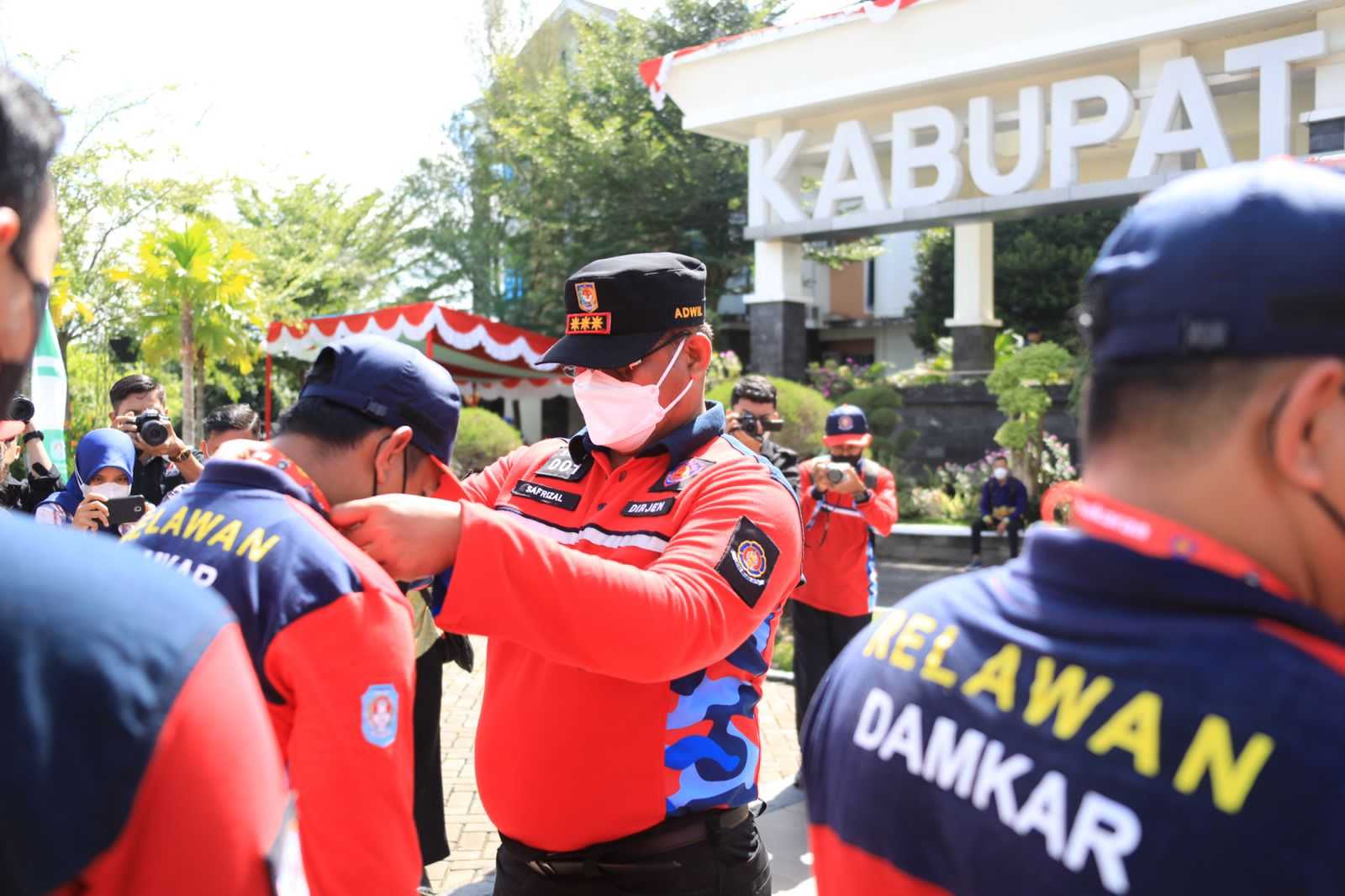 Cerminkan Nilai Pancasila, Kemendagri Kukuhkan Relawan Pemadam Kebakaran Kabupaten Kubu Raya