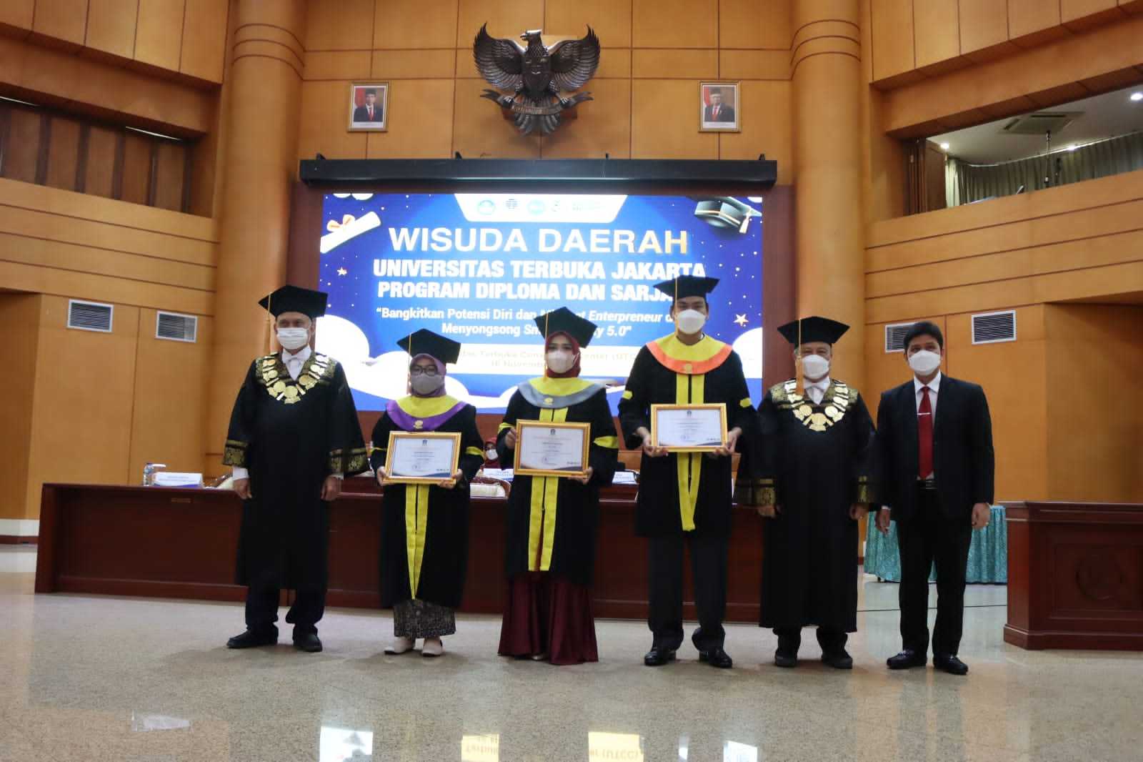 Cetak Wisudawan Profesional, UT Jakarta Siap Menyongsong Smart Society 5.0