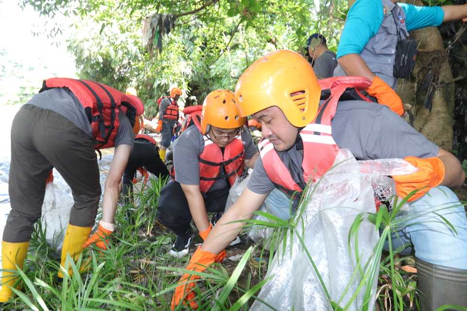 Citilink Gandeng World Cleanup Day Indonesia Lakukan Aksi Pembersihan Bantaran Sungai Ciliwung