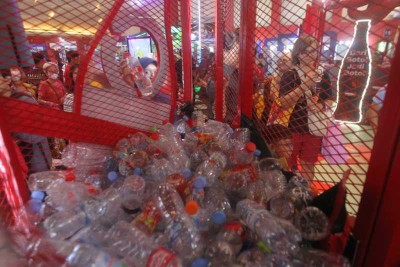 COCA-COLA Edukasi Pengumpulan Kemasan Botol Plastik Bekas Pakai dengan Hadirkan BOOTH 'Dari Botol Jadi Botol' di Jakarta Fair Kemayoran 4