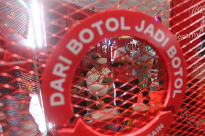 COCA-COLA Edukasi Pengumpulan Kemasan Botol Plastik Bekas Pakai dengan Hadirkan BOOTH 'Dari Botol Jadi Botol' di Jakarta Fair Kemayoran 5