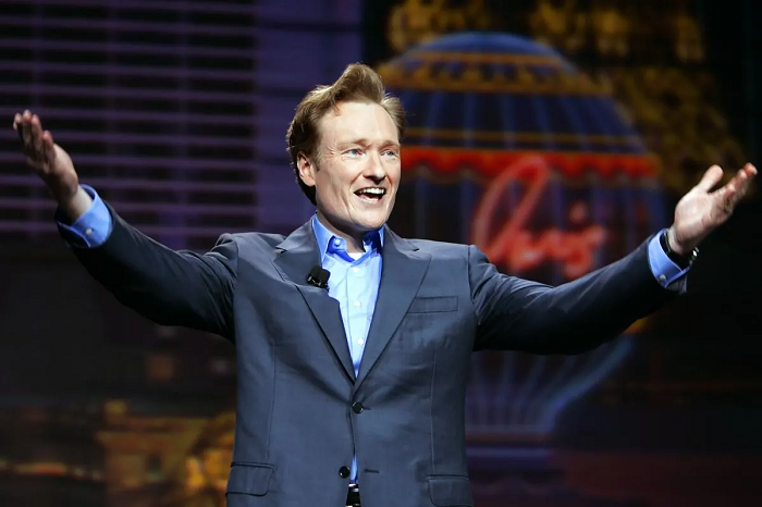 Conan O'Brien Luncurkan Album Spesial Rayakan Usia Siniar ke-5 Tahun