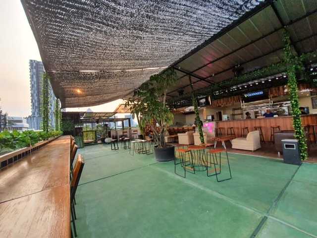 Cozy Sky & Lounge, Satu Lagi Tempat Hang-out Rooftop yang Ada di Tebet