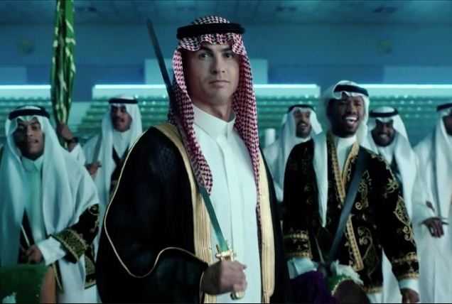 Cristiano Ronaldo Ikut Rayakan Hari Nasional Saudi dengan Pakaian Tradisional