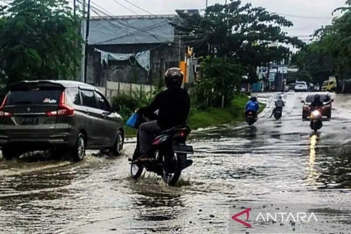 Cuaca Akhir Pekan, BMKG Prakirakan Hujan Mengguyur Sejumlah Kota Besar