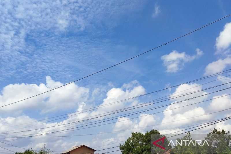 Cuaca Berawan Liputi Mayoritas Kota Besar di Indonesia