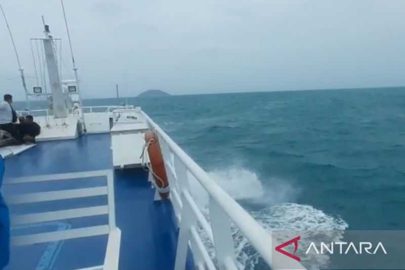 Cuaca Buruk, ASDP Hentikan Sementara Layanan Kapal Roro ke Natuna dan Anambas