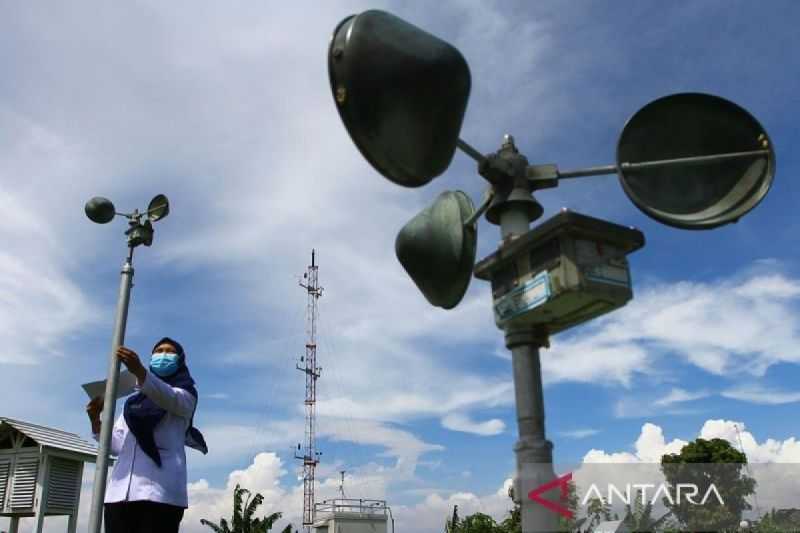 Cuaca Cerah Berawan mendominasi Kota-kota Besar