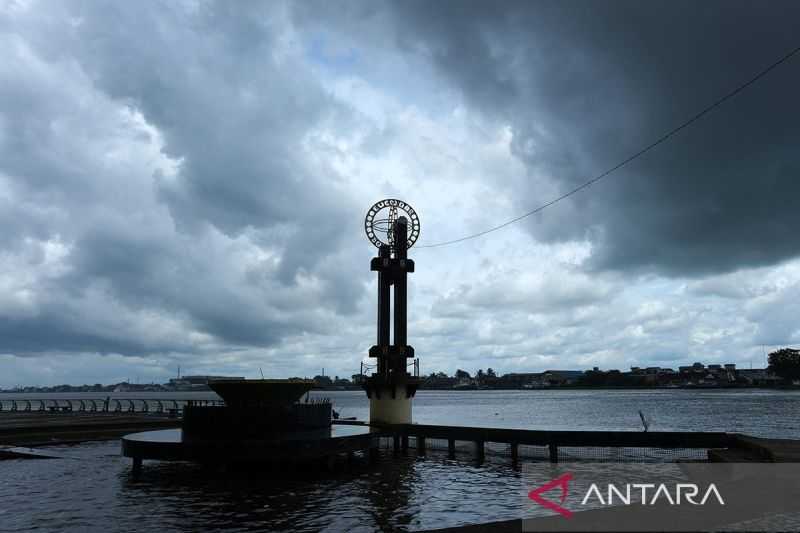 Cuaca di Kota-kota Besar Hari Ini Didominasi Hujan Ringan dan Berawan