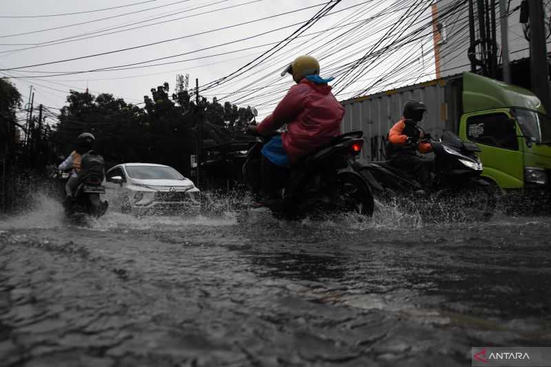 Cuaca Ekstrem, BMKG Ingatkan Warga Jaksel Waspadai Banjir