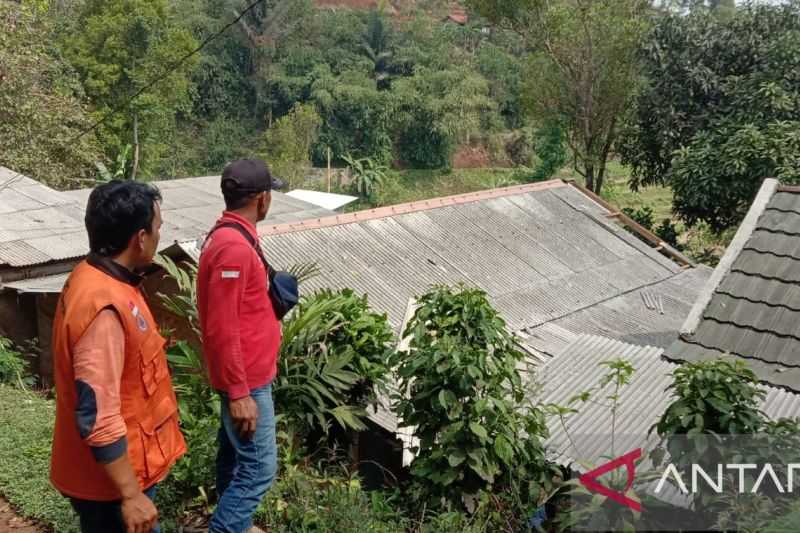 Cuaca Ekstrem, Longsor dan Puting Beliung Landa Beberapa Kecamatan di Sukabumi