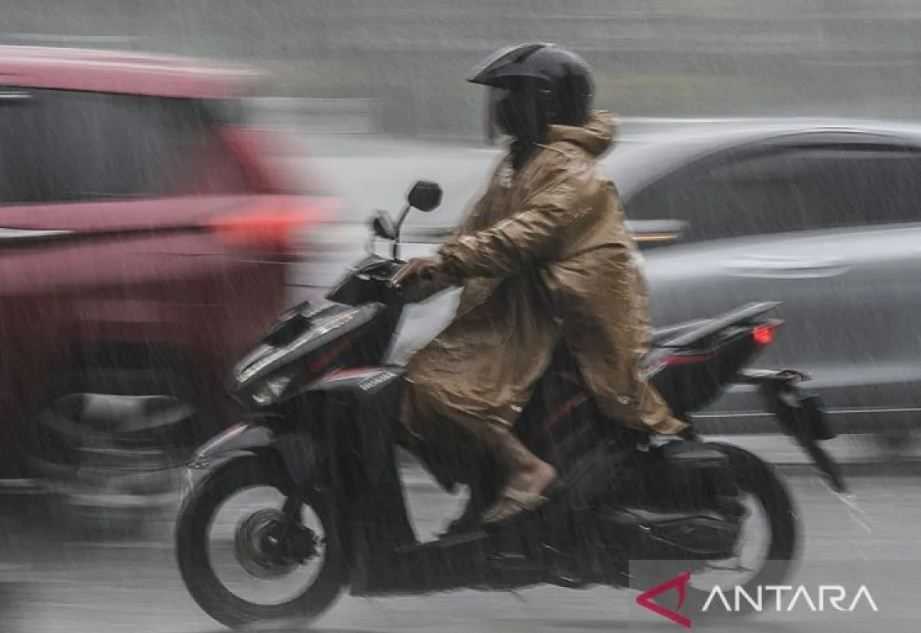 Cuaca Hari Ini, Beberapa Daerah Berpotensi Hujan Lebat Disertai Angin Kencang