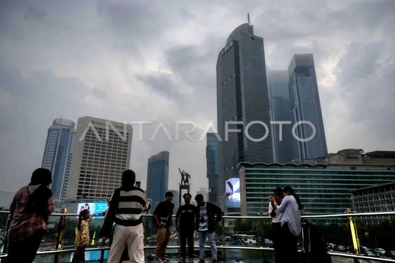 Cuaca Hari ini, BMKG: Mayoritas Wilayah Berawan dan Hujan Ringan