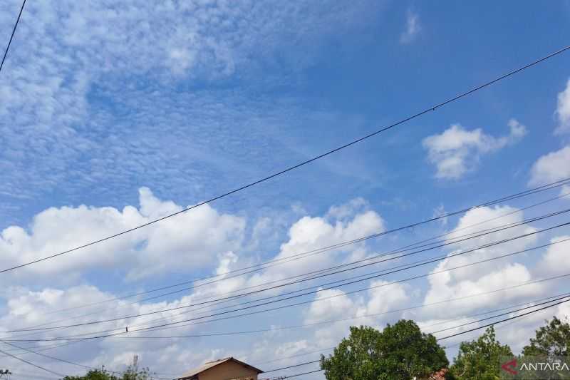 Cuaca Hari Ini Cerah Berawan di Sebagian Wilayah Indonesia