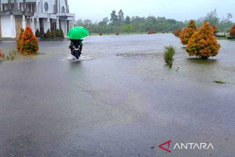 Cuaca Hari Ini, Hujan Deras dan Angin Kencang Melanda Sejumlah Wilayah RI