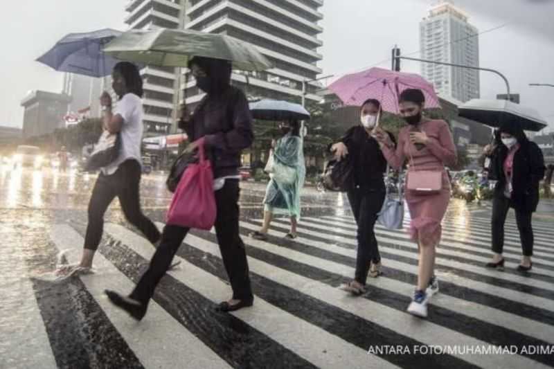 Cuaca Hari Ini, Hujan Hampir Merata Guyur Kota Besar di Indonesia