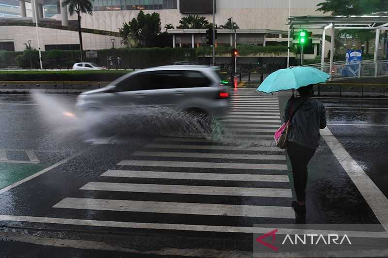 Cuaca Hari Ini, Hujan Masih Akan Mengguyur Kota Besar di Indonesia