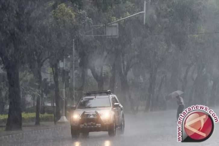 Cuaca Hari Ini, Kota-kota Besar di Indonesia Diguyur Hujan Ringan hingga Lebat