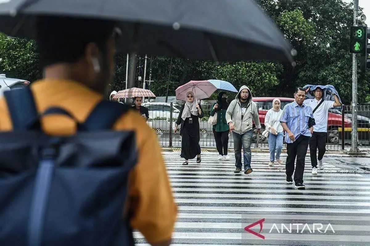 Cuaca Kamis, BMKG Prakirakan Cuaca di Kota-kota Besar Hujan Ringan