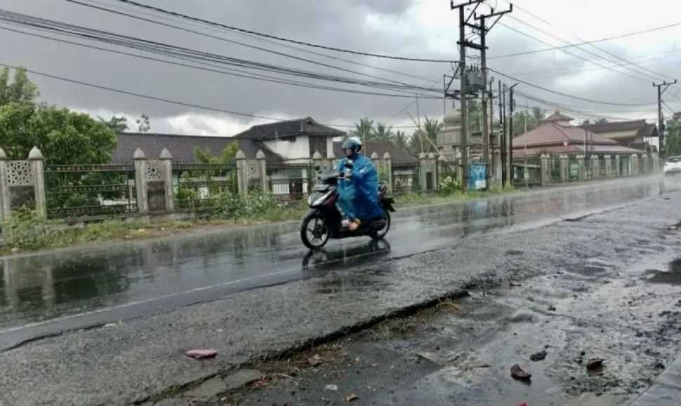 Cuaca Minggu, Waspadai Potensi Hujan Lebat di Sejumlah Provinsi