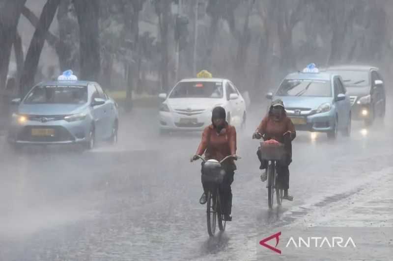 Cuaca Sabtu, Sejumlah Provinsi Berpotensi Diguyur Hujan Lebat