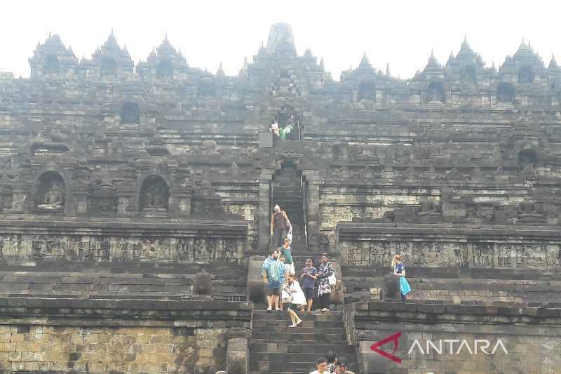 Dampak Erupsi Gunung Merapi Tidak Menghambat Kunjungan Wisatawan ke  Candi Borobudur