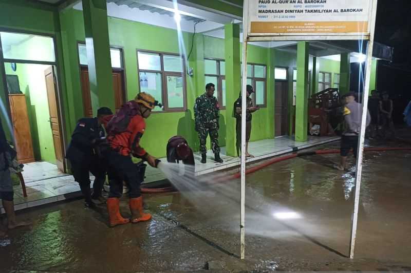 Dampak Hujan Deras, Banjir dan Longsor Terjang Wilayah Utara Kabupaten Sukabumi
