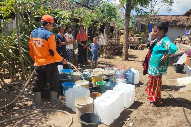 Dampak Kemarau, BPBD Situbondo Distribusi Air Bersih ke Daerah Terdampak Kekeringan