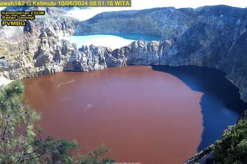 Danau Kawah I Gunung Kelimutu Berubah Warna, Ini Penjelasan Badan Geologi