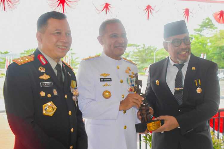 Danlantamal IX Hadiri Upacara Peringatan HUT Ke-77 Bhayangkara di Polda Maluku