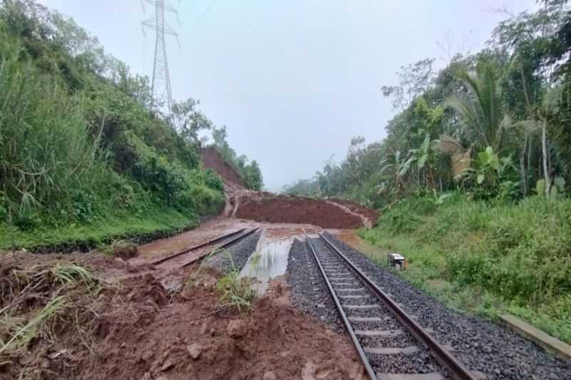 Daop 6 Yogyakarta Alihkan 10 Kereta Api Imbas Longsor Banyumas