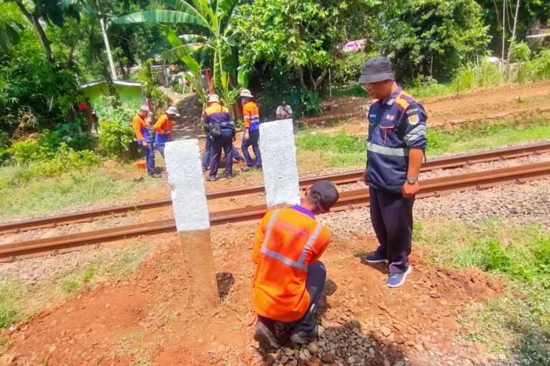 Daop Bandung Tutup Dua Perlintasan Sebidang Liar untuk Tekan Kecelakaan