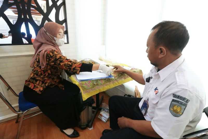 Daop Surabaya laksanakan tes narkoba jelang Natal dan Tahun Baru 2024